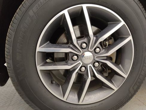 Used 2018 Jeep Grand Cherokee Limited image 31