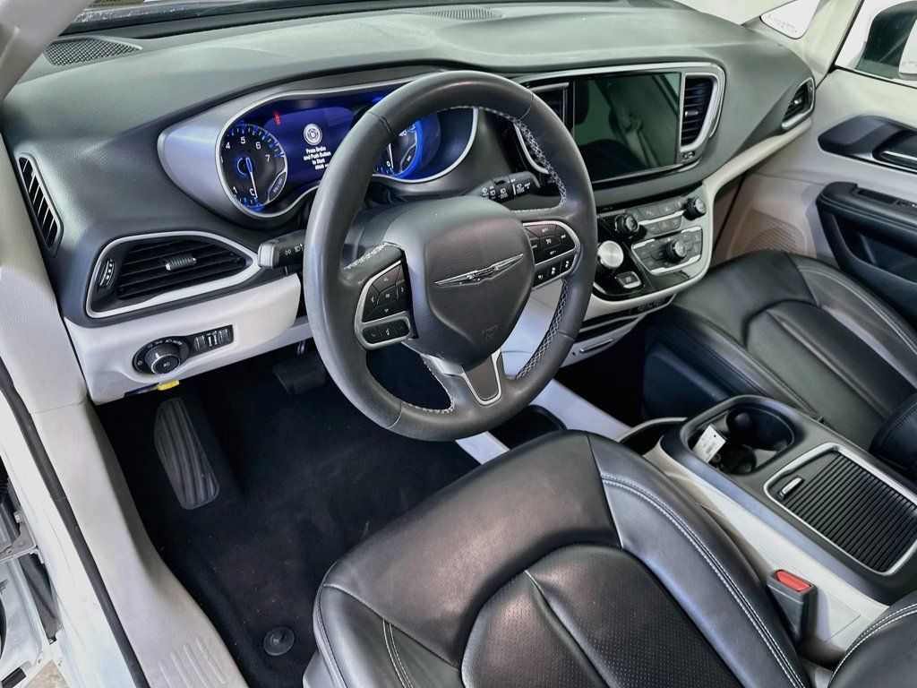 Used 2023 Chrysler Pacifica Touring-L FWD image 29