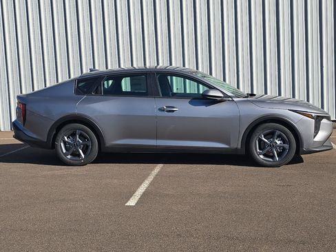 New 2026 Kia K4 LXS image 4