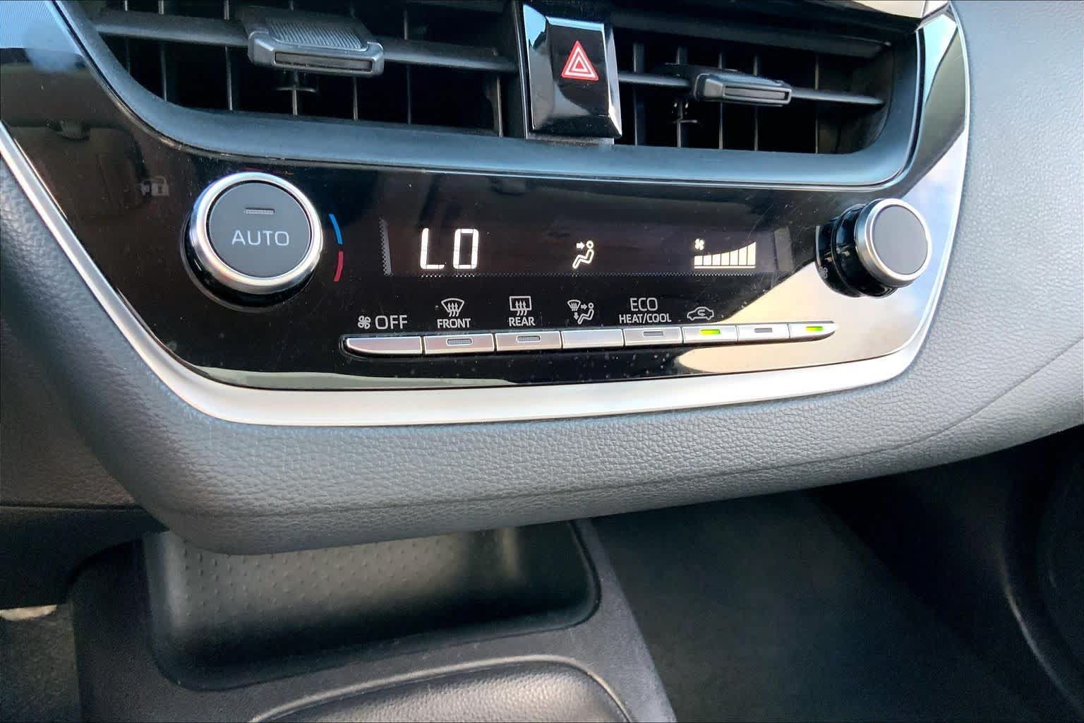 Used 2025 Toyota Corolla LE FWD image 32