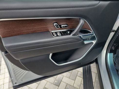 Certified 2024 Land Rover Range Rover SE image 23