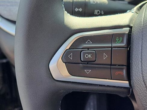 Used 2022 Jeep Compass Latitude image 10