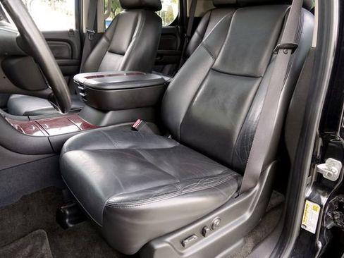 Used 2007 Cadillac Escalade 2WD w/ Information Package image 33