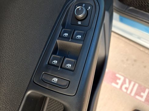 New 2026 Volkswagen Taos SE image 19