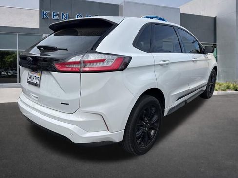 Used 2024 Ford Edge SE w/ Black Appearance Package image 3