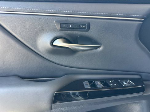 Used 2023 Lexus ES 350 w/ Premium Package FWD image 11