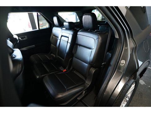 Used 2020 Ford Explorer XLT w/ Equipment Group 202A AWD/4WD image 12