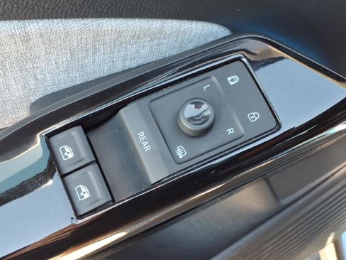 Certified 2023 Volkswagen ID.4 Pro image 17