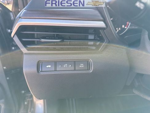 Used 2024 Nissan Altima 2.5 SV image 16