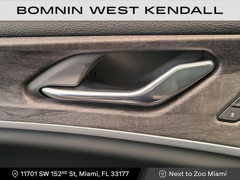 Used 2025 Jeep Grand Cherokee Limited w/ Black Appearance Package image 28