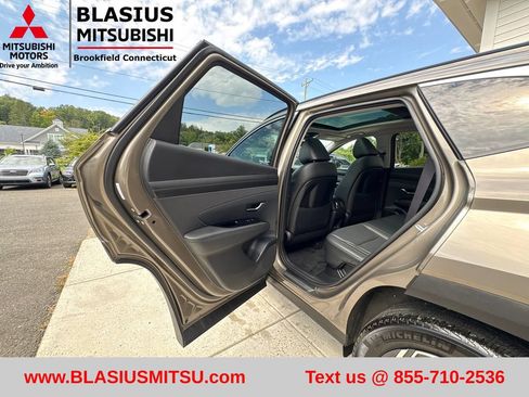 Used 2025 Hyundai Tucson Limited AWD/4WD image 35