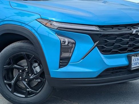 New 2026 Chevrolet Trax LT w/ Midnight Edition FWD image 3