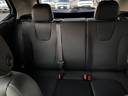 Used 2025 Buick Encore GX Preferred image 32