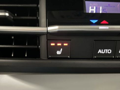 Used 2025 Toyota Sienna XLE image 8