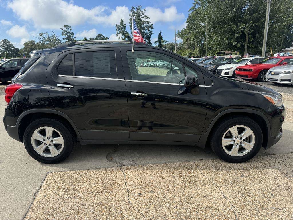 Used 2019 Chevrolet Trax LT w/ LT Convenience Package FWD image 4