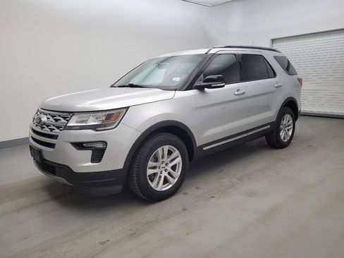 Used 2018 Ford Explorer XLT w/ Equipment Group 201A image 2