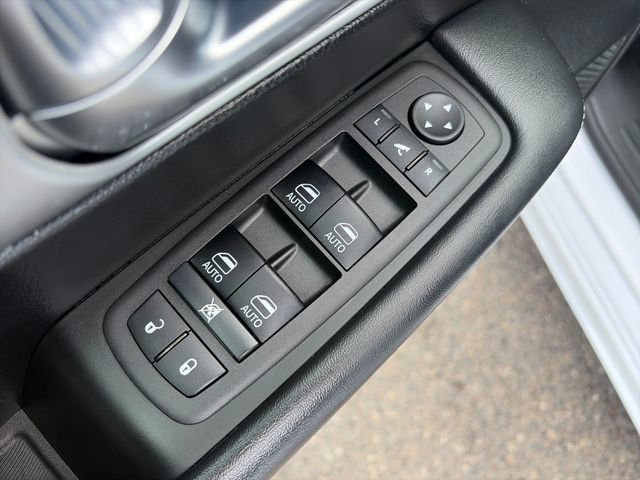 Used 2025 Chrysler Pacifica Limited FWD image 27