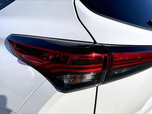 Used 2023 Toyota Highlander XSE AWD/4WD image 27