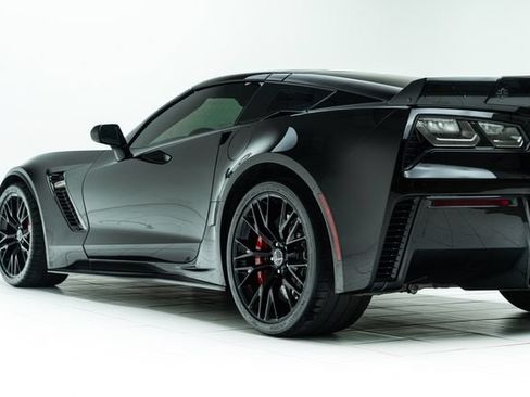 Used 2015 Chevrolet Corvette Z06 w/ 3LZ Preferred Equipment Group RWD image 19
