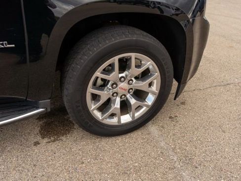 Used 2017 GMC Yukon XL SLE w/ SLE Value Package AWD/4WD image 9