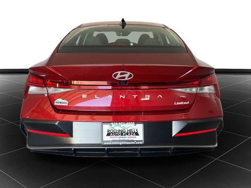 Used 2025 Hyundai Elantra Limited image 4