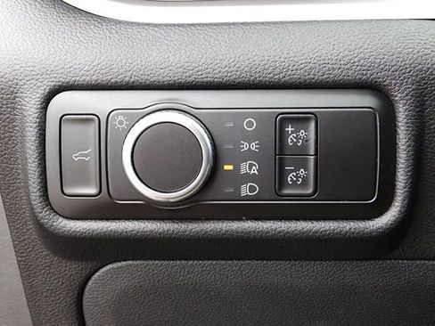 Used 2023 Ford Explorer XLT AWD/4WD image 26