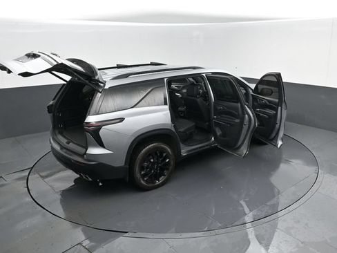 Used 2026 Chevrolet Traverse LT w/ Midnight/Sport Edition AWD/4WD image 31