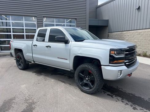 Used 2018 Chevrolet Silverado 1500 LT w/ Redline Edition AWD/4WD image 3