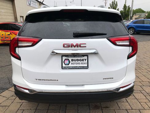 Used 2024 GMC Terrain SLT AWD/4WD image 3
