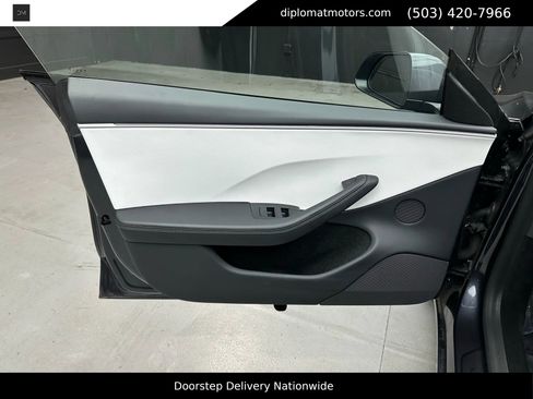 Used 2025 Tesla Model 3 Performance image 23