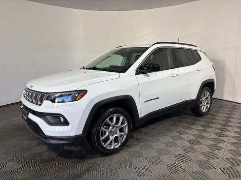 Certified 2022 Jeep Compass Latitude AWD/4WD image 3