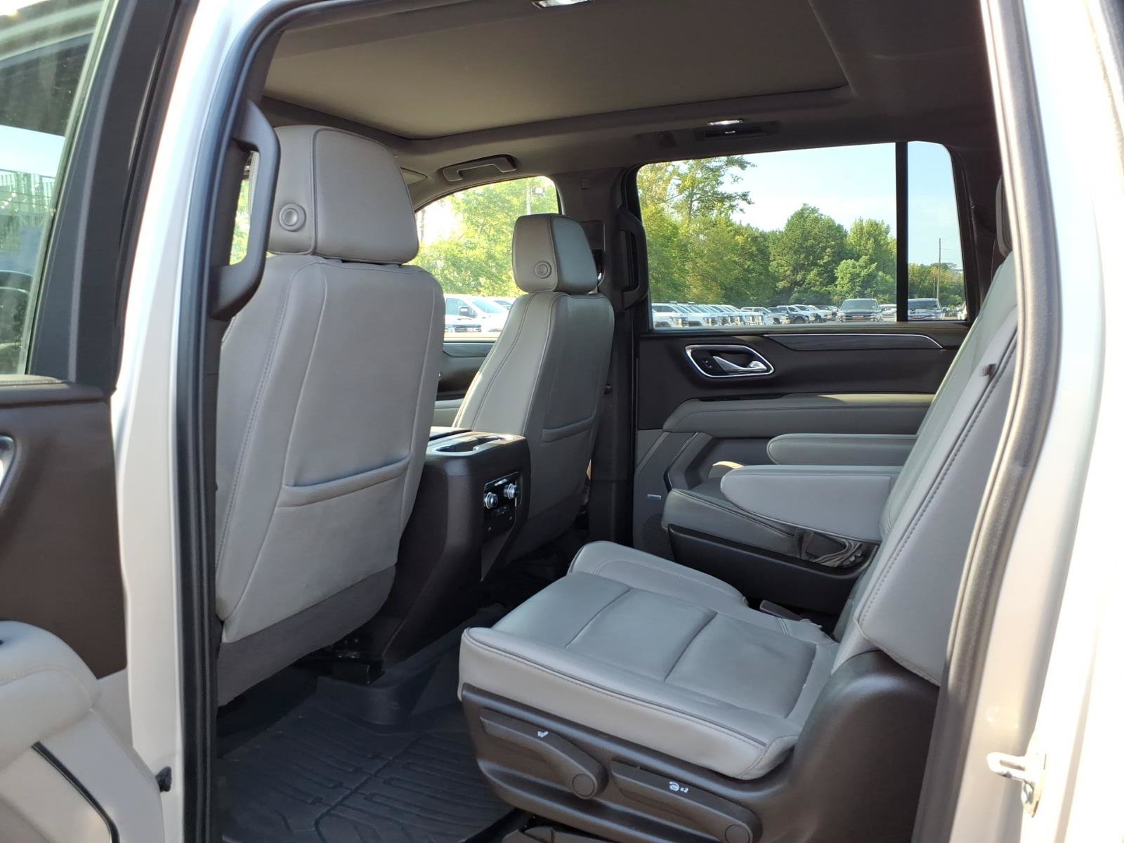 Used 2023 GMC Yukon XL SLT RWD image 24