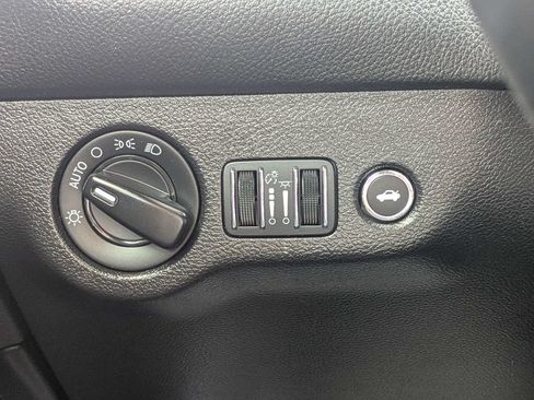 Used 2023 Dodge Challenger SXT RWD image 27