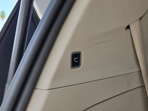 Used 2022 Chrysler Voyager LX FWD image 7