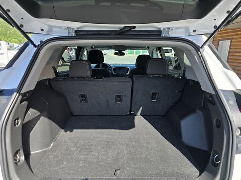 Used 2024 GMC Terrain SLE image 9