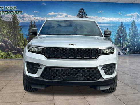 New 2025 Jeep Grand Cherokee Altitude image 2