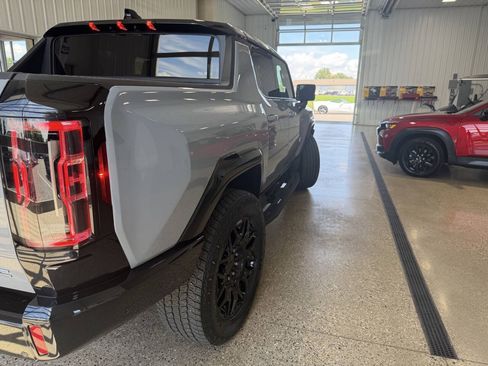 Used 2025 GMC Hummer EV 2X AWD/4WD image 49