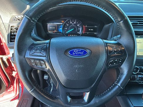 Used 2018 Ford Explorer XLT w/ Equipment Group 202A AWD/4WD image 19