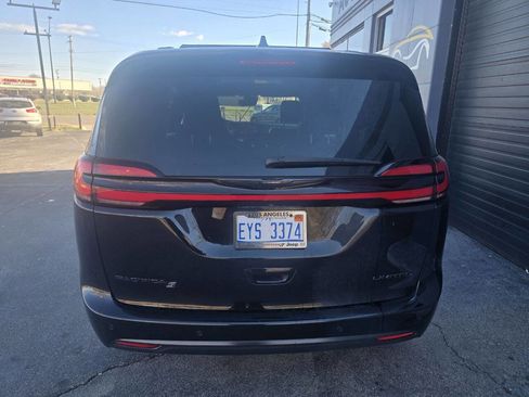 Used 2023 Chrysler Pacifica Limited w/ S Appearance Package image 7