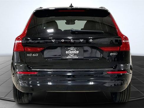 Certified 2022 Volvo XC60 B5 Momentum w/ Climate Package image 5