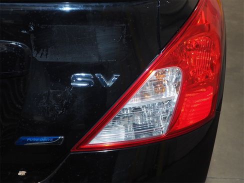 Used 2014 Nissan Versa SV image 5