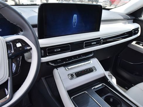 Certified 2025 Lincoln Aviator Reserve w/ Illumination Package RWD image 8