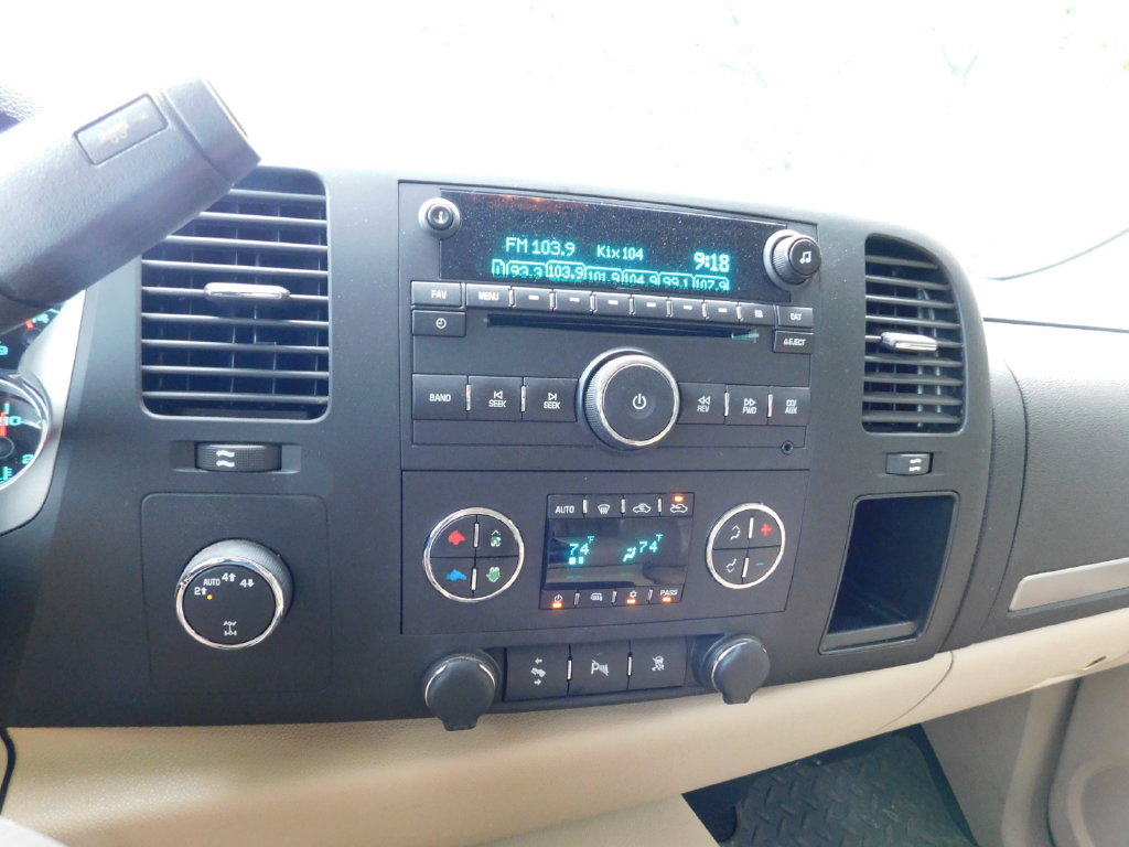 Used 2011 Chevrolet Silverado 1500 LT w/ All-Star Edition AWD/4WD image 9