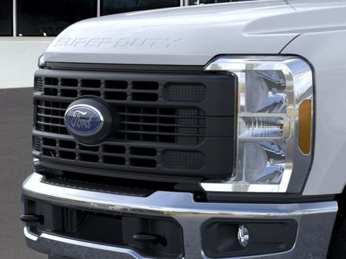 New 2026 Ford F250 XL w/ XL Chrome Package AWD/4WD image 17