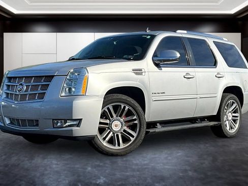 Used 2014 Cadillac Escalade Premium AWD/4WD image 3
