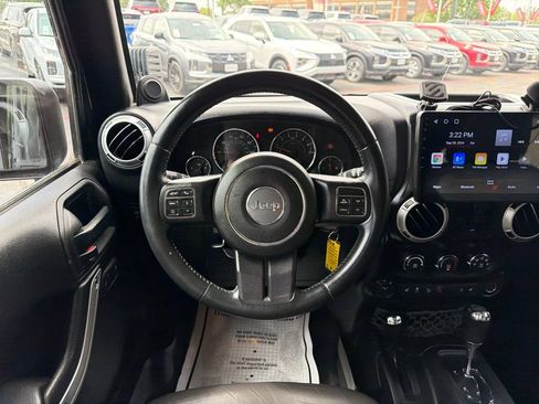 Used 2014 Jeep Wrangler Unlimited Rubicon w/ Connectivity Group AWD/4WD image 34