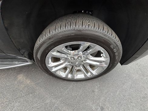 Used 2017 Chevrolet Tahoe Premier AWD/4WD image 32