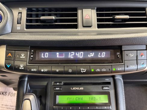 Used 2015 Lexus CT 200h FWD image 17