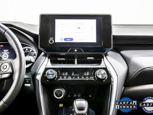 Used 2023 Toyota Venza LE image 19