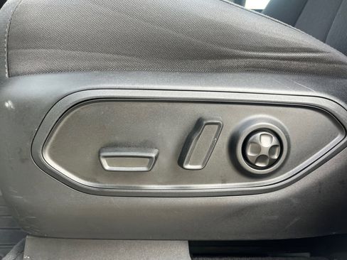 Used 2023 Jeep Grand Cherokee L Laredo image 13